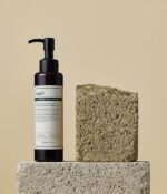 Dear Klairs Gentle Black Deep Cleansing Oil – Deep Makeup Cleansing Oil 150 ml - Image 3