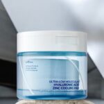 Isntree – Ultra-Low Molecular Hyaluronic Acid Zinc Cooling Pad – Soothing & Hydrating Toner Pads 60 pcs/150 ml